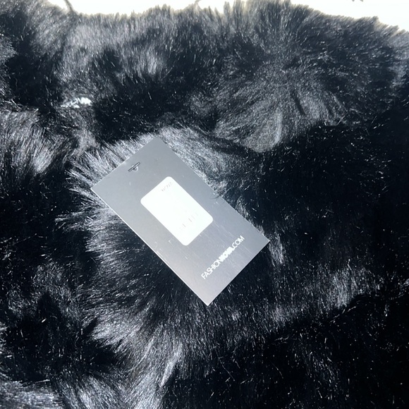 Only One For Me Faux Fur Jacket
XS - Picture 2 of 3
